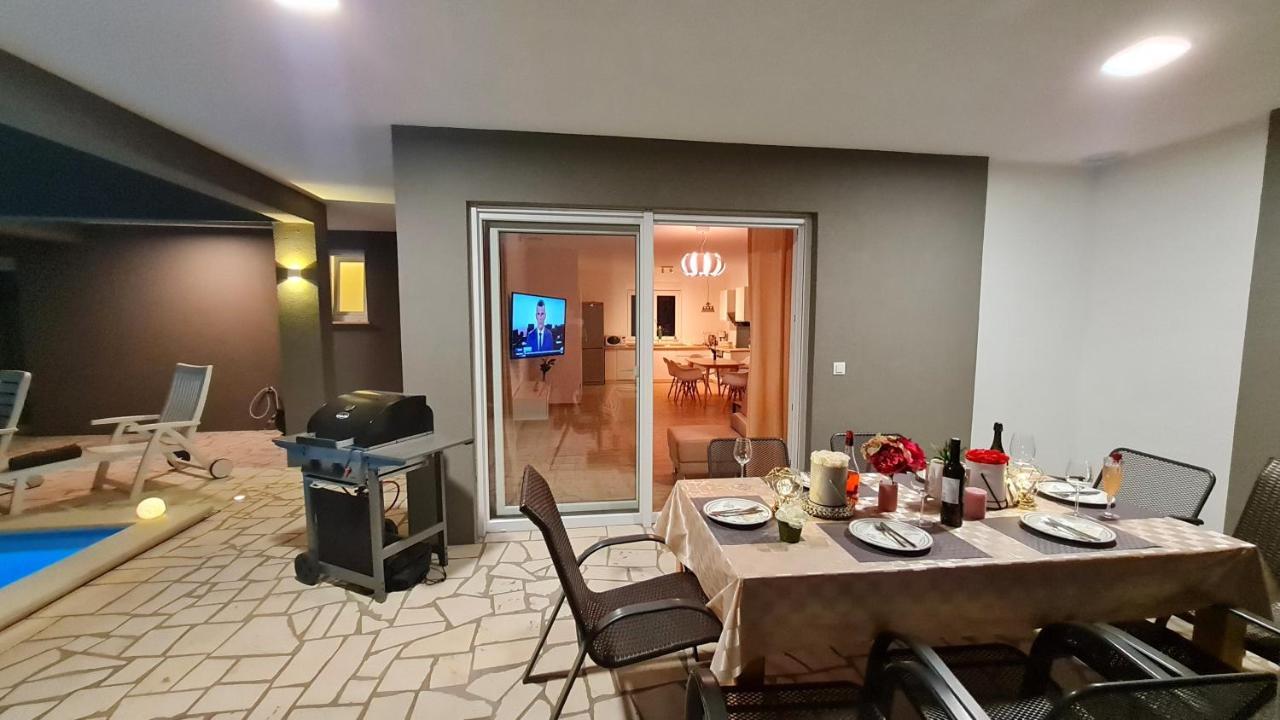 Villa Robert Kaštelir מראה חיצוני תמונה